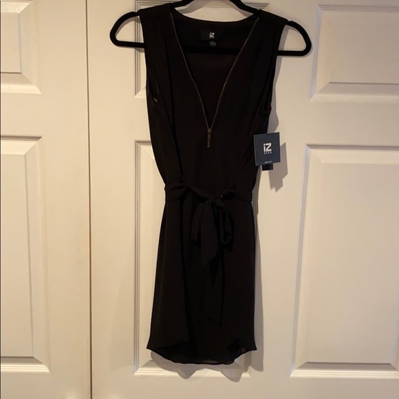 Iz Byer Dresses & Skirts - Sleeveless Zipper dress